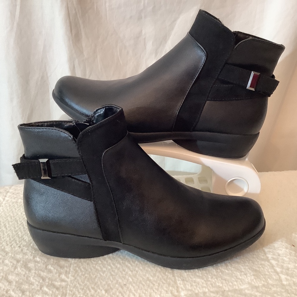 NWOT Karen Scott Black Ankle Booties‎